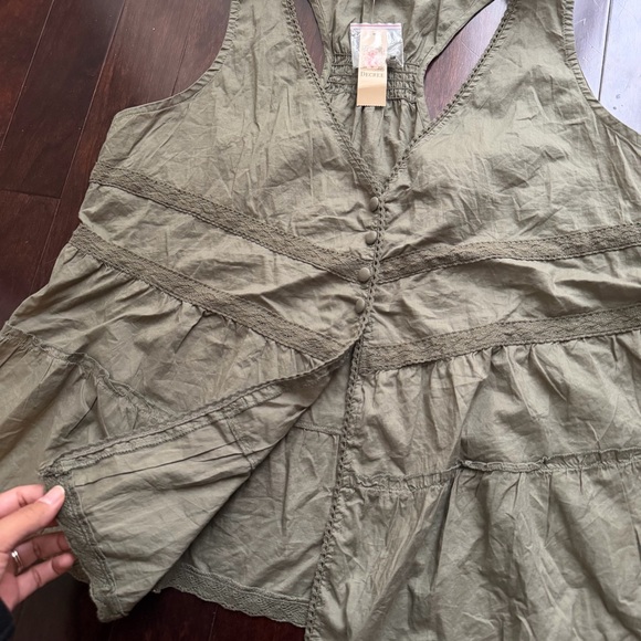 Decree Women’s Boho Festival Style Top Size L Tiered Hem Olive Green Cottage - Picture 2 of 5